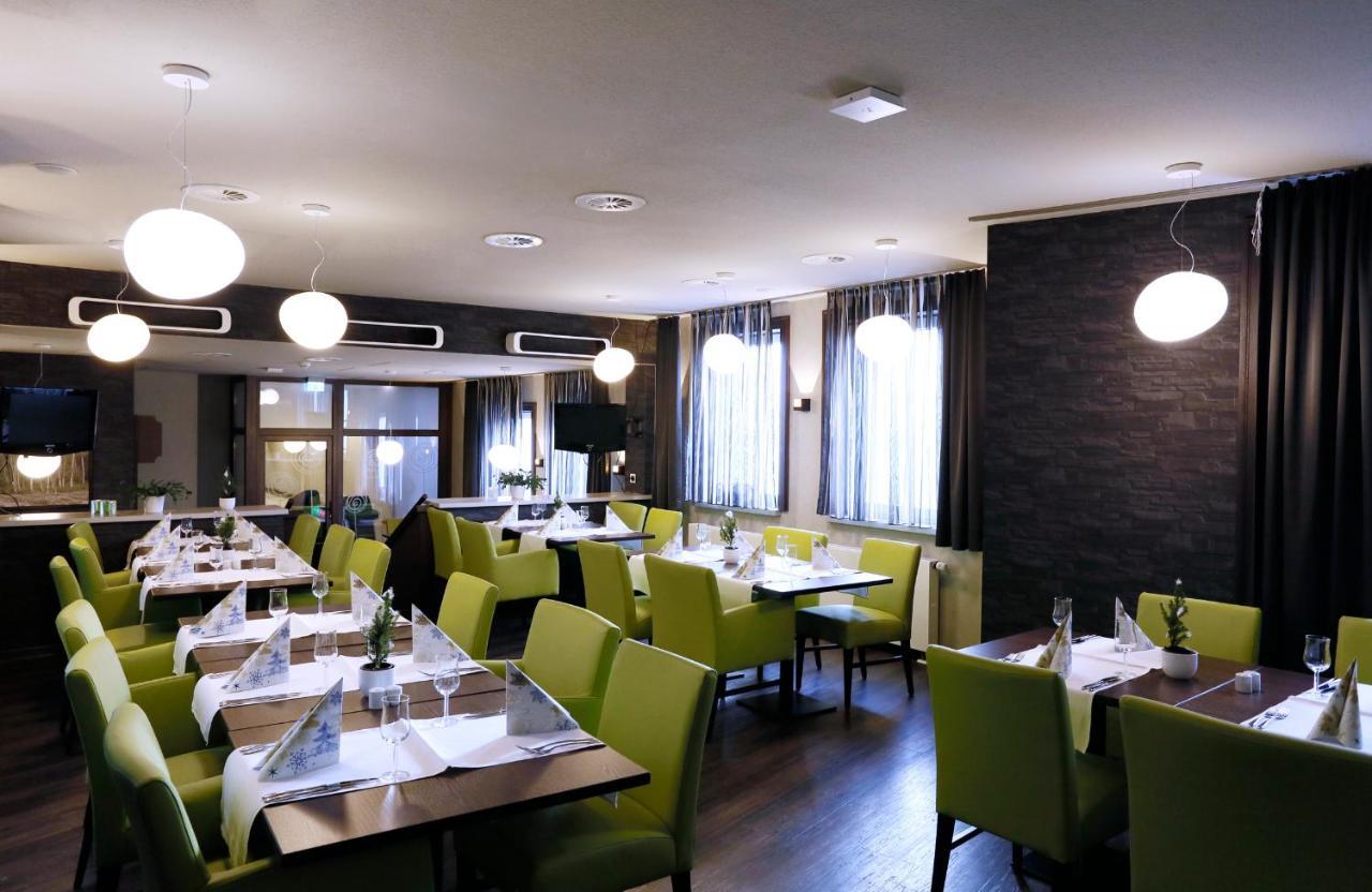 Konsum Gaestehaus Quisisana - Oberhof オーバーホーフ エクステリア 写真