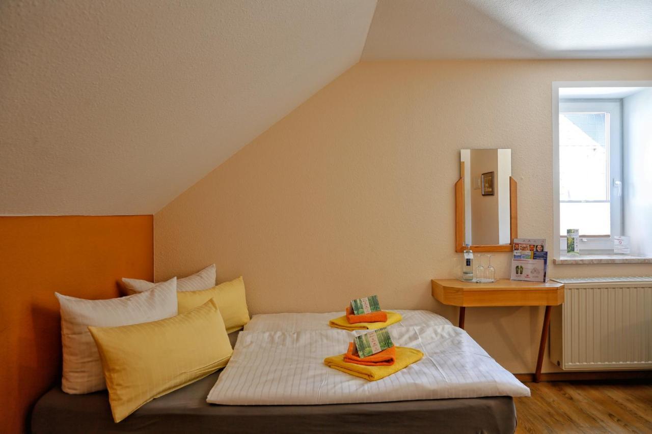Konsum Gaestehaus Quisisana - Oberhof オーバーホーフ エクステリア 写真