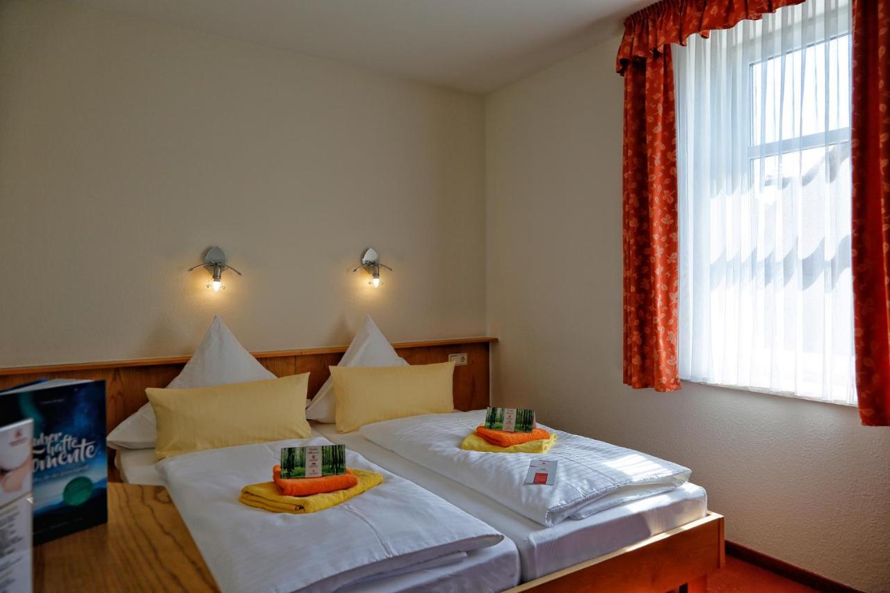 Konsum Gaestehaus Quisisana - Oberhof オーバーホーフ エクステリア 写真
