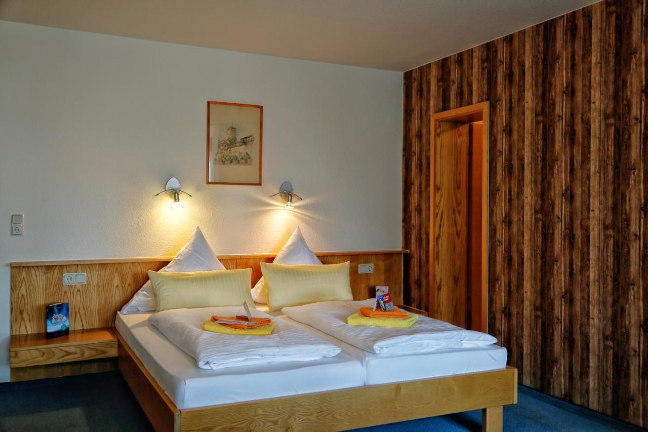 Konsum Gaestehaus Quisisana - Oberhof オーバーホーフ エクステリア 写真
