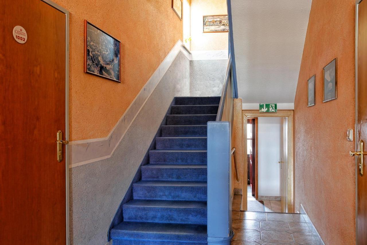 Konsum Gaestehaus Quisisana - Oberhof オーバーホーフ エクステリア 写真