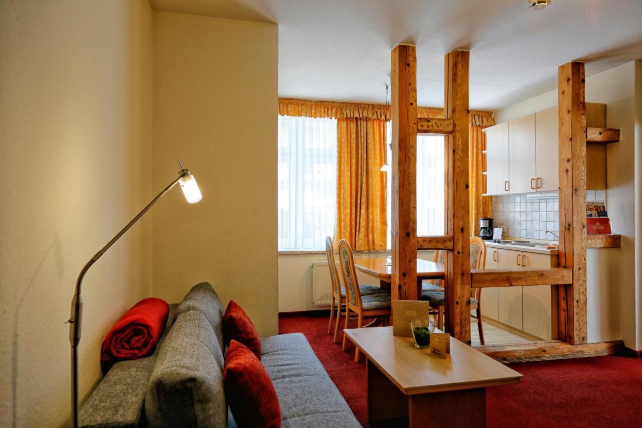 Konsum Gaestehaus Quisisana - Oberhof オーバーホーフ エクステリア 写真