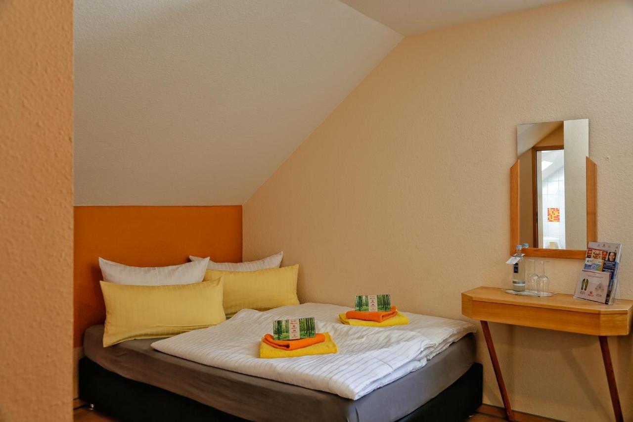 Konsum Gaestehaus Quisisana - Oberhof オーバーホーフ エクステリア 写真