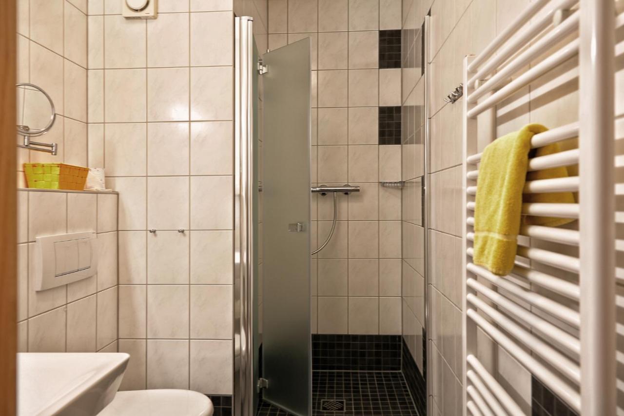 Konsum Gaestehaus Quisisana - Oberhof オーバーホーフ エクステリア 写真