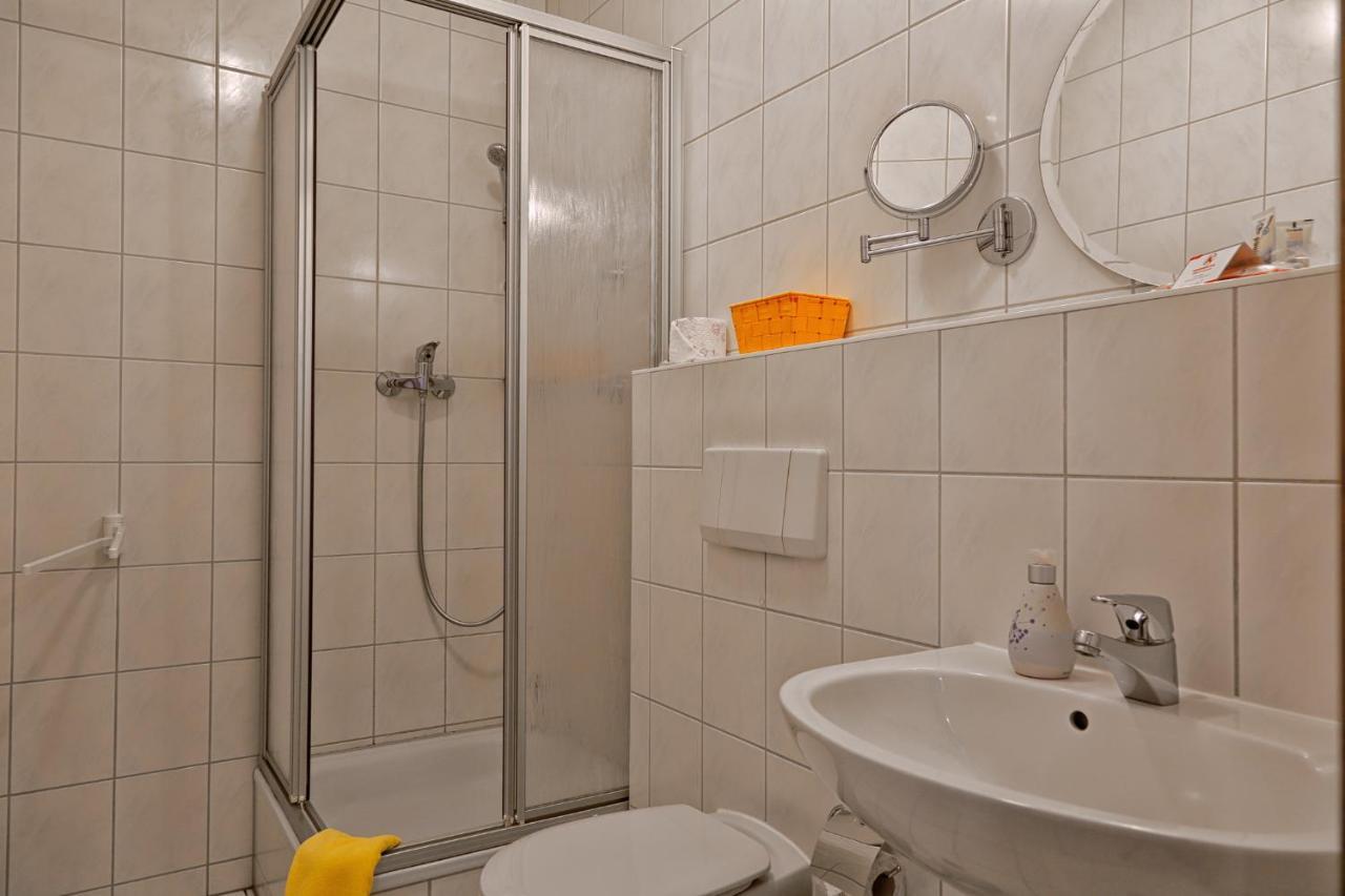 Konsum Gaestehaus Quisisana - Oberhof オーバーホーフ エクステリア 写真