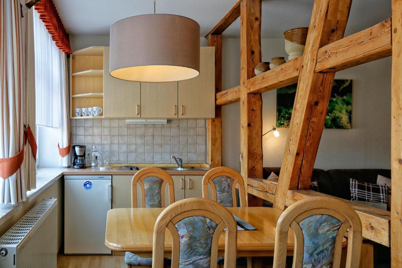 Konsum Gaestehaus Quisisana - Oberhof オーバーホーフ エクステリア 写真