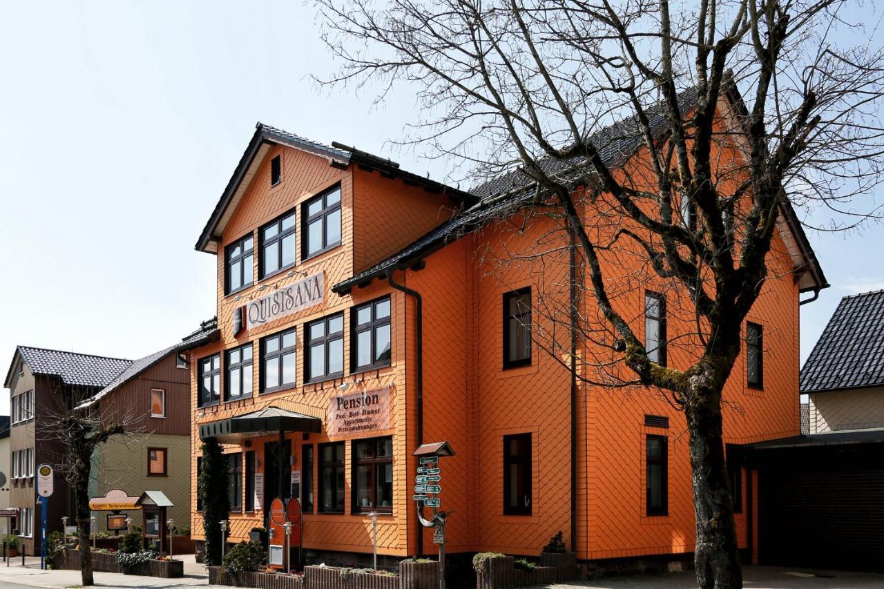 Konsum Gaestehaus Quisisana - Oberhof オーバーホーフ エクステリア 写真