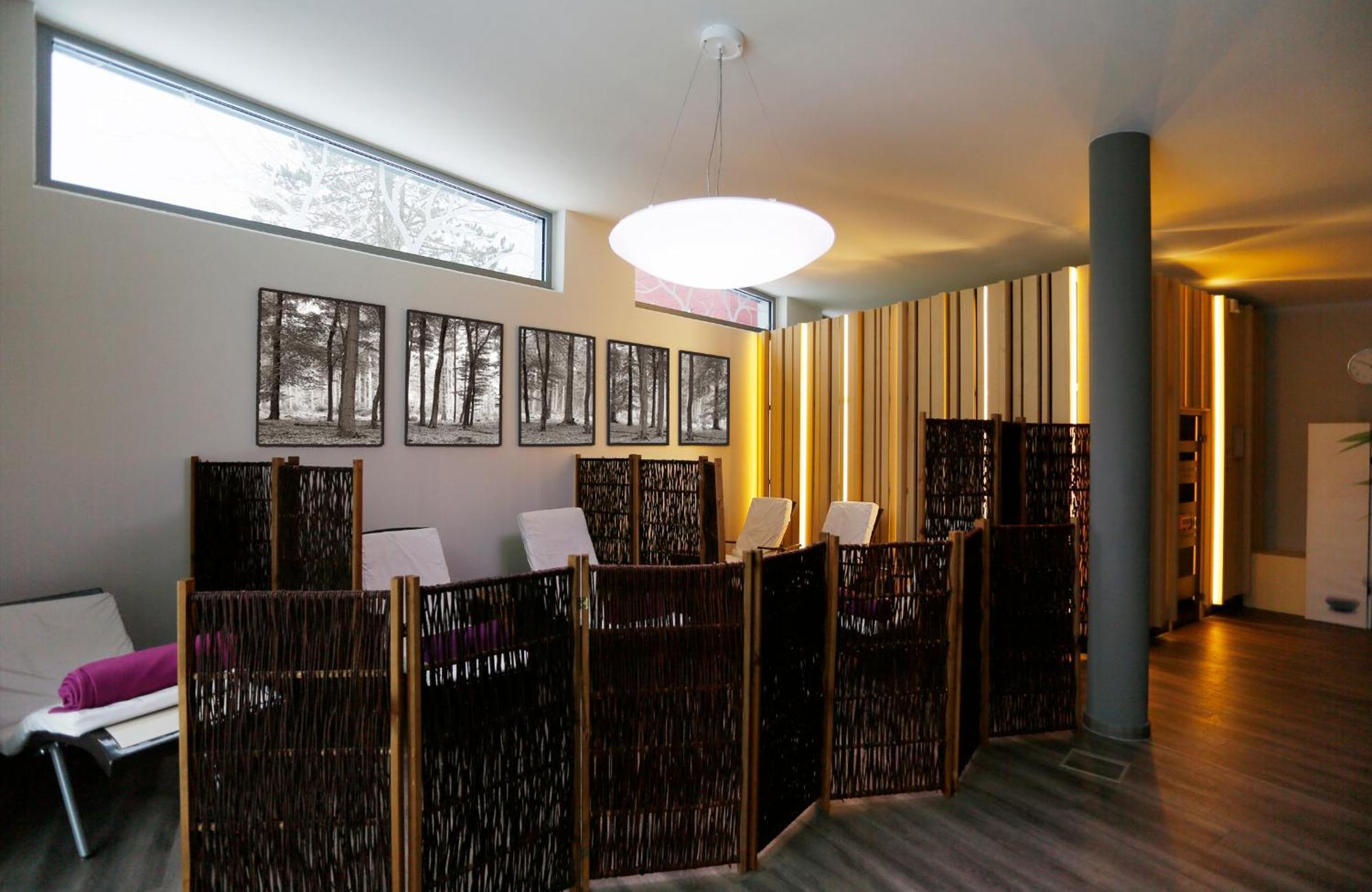Konsum Gaestehaus Quisisana - Oberhof オーバーホーフ エクステリア 写真