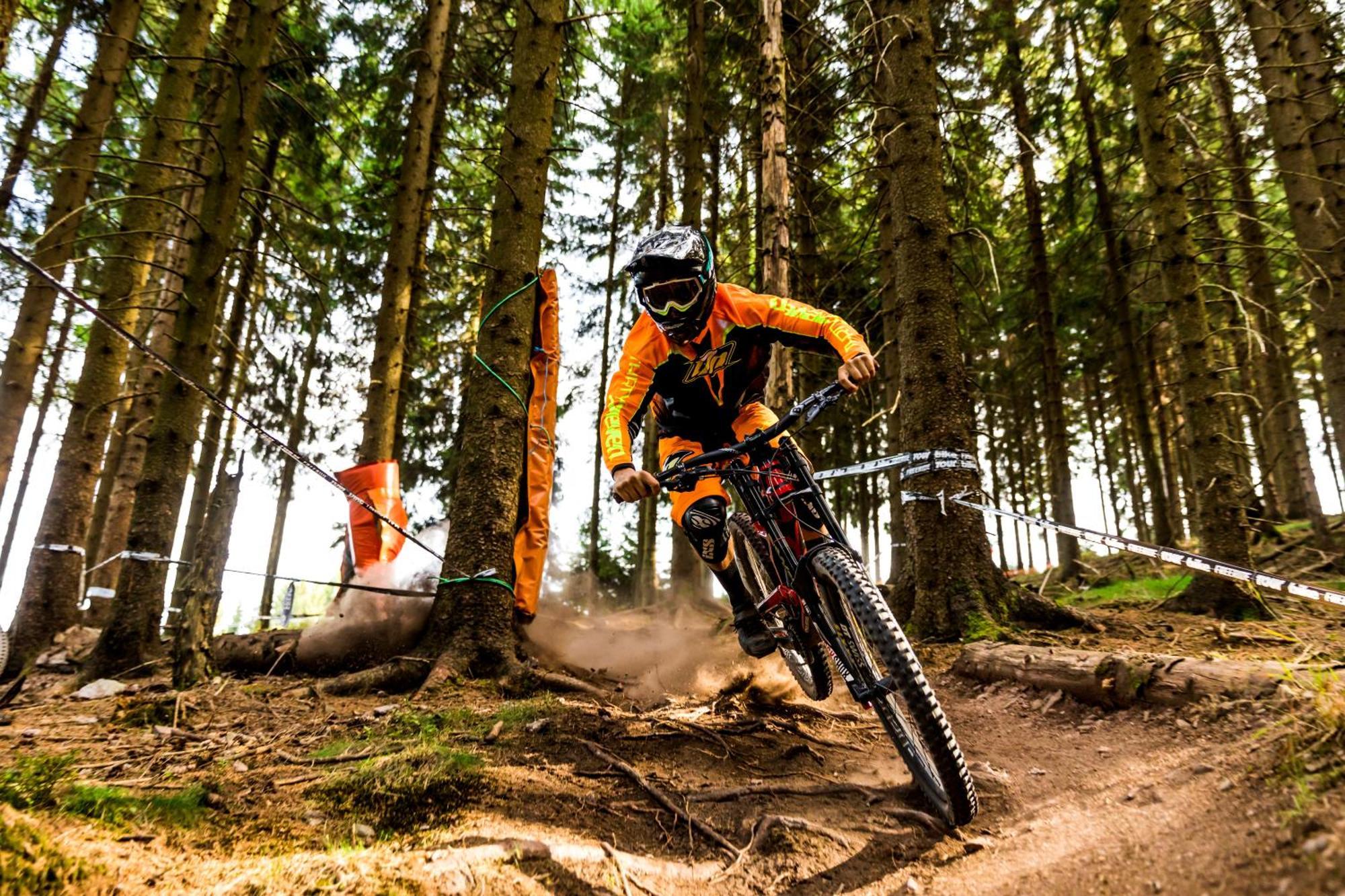 Konsum Gaestehaus Quisisana - Oberhof オーバーホーフ エクステリア 写真